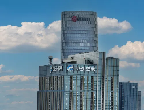Autumn Thoughts High-Rise Scenic Administrative Apartment