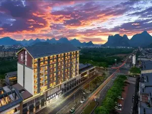 Guilin Yuecheng Landscape Mirror Hotel (Guilin Station Too Square)