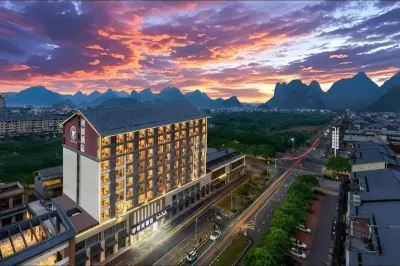Guilin Yuecheng Landscape Mirror Hotel (Guilin Station Too Square)