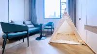 Squirrel Smart Hotel (Foshan Qiandeng Hunan Gui Road Subway Station Branch) - 3 Yıldız