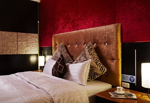 에펠 모텔의 감각적인 인테리어 디자인 이미지