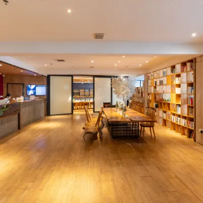 Guangzhou Tunan Live Art Hotel Hotels near Donghuan Railway Station