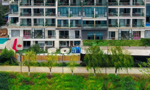 Yunxi River Bank · Jiangjing Zhen Enjoy · Smart Audio-Visual Family Leisure Hotel