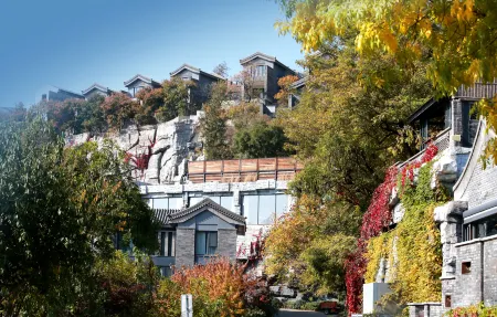 Qilu Club B&B Отели рядом с достопримечательностью «Mentougou Baqi Cave»