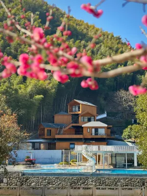 Tonglu Yinmoxi Mountain Resort (Huxiaoxia Drifting Store) Hotels in Huxiao Gorge