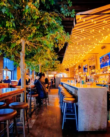 Maple Grove Cottage Отели рядом с достопримечательностью «Библиотека Торонто Паблик Лайбрари - Торонто Референс»