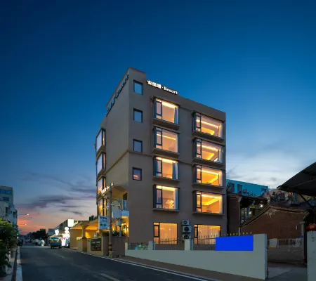 Xiamen Antiman Resort Seaview Smart Audio-Visual Hotel (Huangcuo Beach) Отели рядом с достопримечательностью «One Country Two Systems Beach»