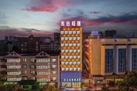 Jinglang Business Hotel (Dengzhou Railway Station) Отели рядом с достопримечательностью «Nanyang Vocational College of Science and Technology»
