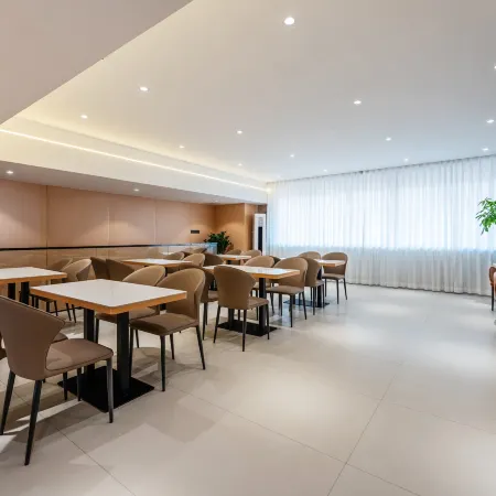 Bohai Hotel Jiangmen East Station Branch