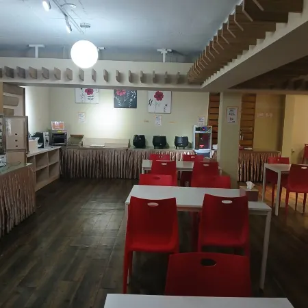 823Tourist Hotel