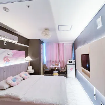Roopretelcham House Mプラザ周辺のホテル