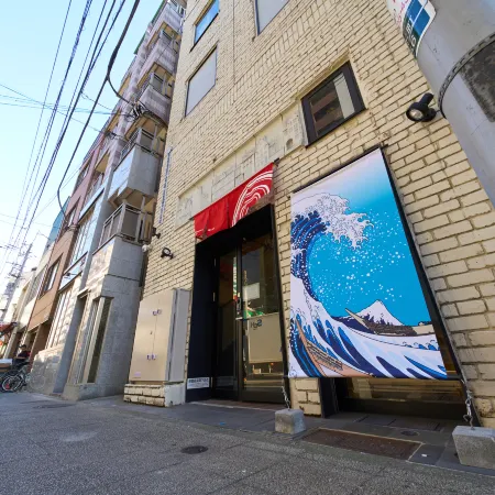 Yokohama Chinatown 3 min walk / Motomachi & Nihon-Odori Station 5 min walk / Cabin-style rooms Отели рядом с достопримечательностью «Парк Ямасита»