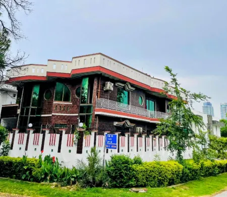 Executive Galaxy Guest House Islamabad Отели рядом с достопримечательностью «Shakarparian National Park»