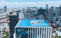 Phnom Penh Infinity Pool Down to $25/N - M Residence - romantis