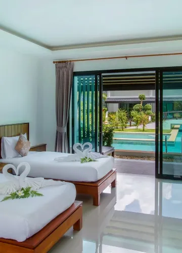 ห้องดีลักซ์เตียงใหญ่หรือเตียงแฝดพร้อมทางเข้าสระว่ายน้ำ