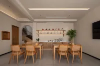 Floral Lux Hotel ·Jiuhuashan Fuyun Yueshan Hotel Hotels near Jiu Hua Shan Dayuan Buddhist Culture Park