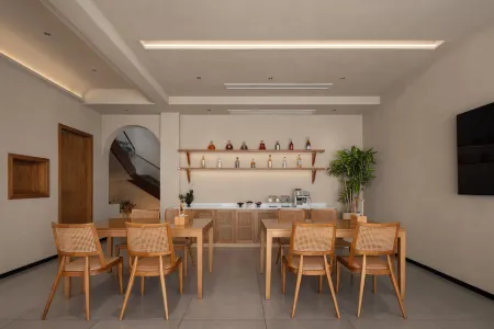 Floral Lux Hotel ·Jiuhuashan Fuyun Yueshan Hotel Отели рядом с достопримечательностью «Jiu Hua Shan Dayuan Buddhist Culture Park»