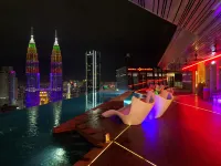 อิมพีเรียลลักชัวรีสวีทส์ KLCC โดยมูนเวย์ - สระว่ายน้ำส่วนตัว