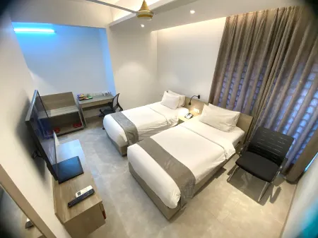 Priyo Nibash Stylish Residential Hotel Отели рядом с достопримечательностью «Nagar Shanti Nibash»