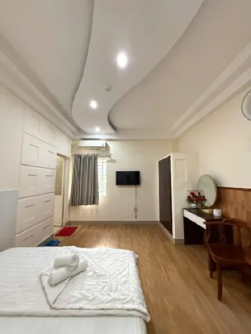 THIEN HA HOTEL Hotels near Saigon Exhibition and Convention Center (SECC)