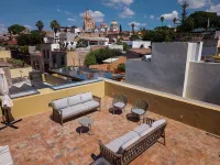 Designer Retreat in Centro Heated Pool & Views - Villas