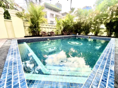 Sky Mansion Hotel Отели рядом с достопримечательностью «Ночной рынок Пном Пен»