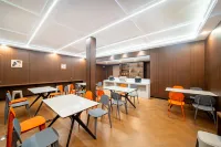 Hejing Hongxiang Hotel (Hejing County Government)