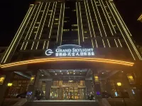 瀋陽黎明格蘭雲天國際飯店（中街長安路地鐵站店） 万莲附近的飯店