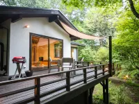 COCO VILLA Yatsugatake — Sauna, BBQ & fireplace, outdoor retreat with forest bathing and patio golf