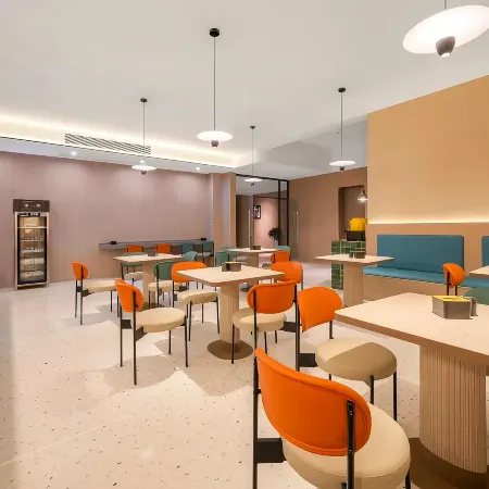 Jingfang E-Sports Hotel (Xuanhan Baren Square)