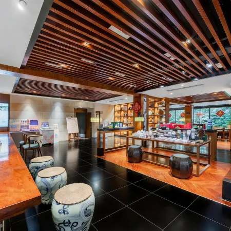 Crystal Pudi Hotel (Jingdezhen Ceramics University Huangyao Scenic Area Branch)