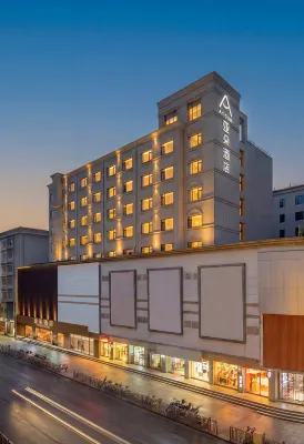 Zhaotong Ancient City Hengbang Square Atour Hotel - parking