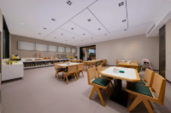 Shiping Yuanhe Holiday Hotel