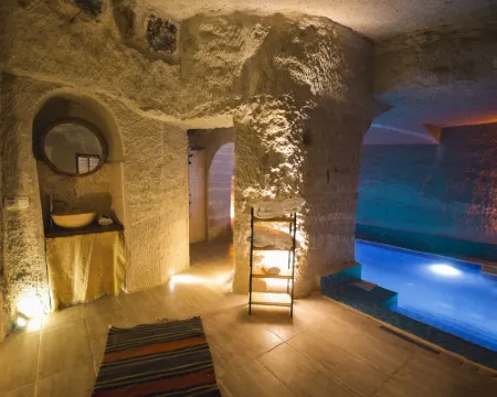 My Cave Suites Hotels in Nar