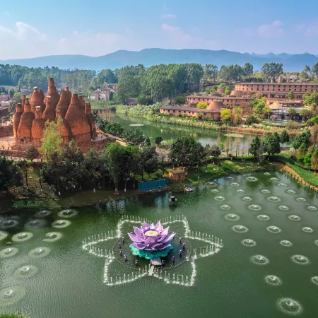 Maitreya Dongfengyun Art Inn