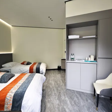 Canyon Homestay (Zhenfeng Xiaohuajiang)