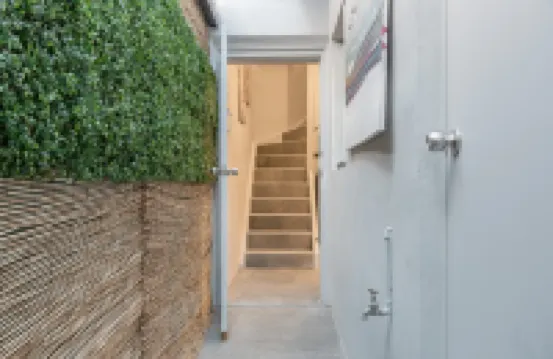 Chic Rooms w/ AC - Next to Central Station - Nearby CBD USYD UTS Top Viewed Bistros