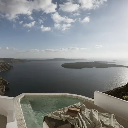Aqua Luxury Suites