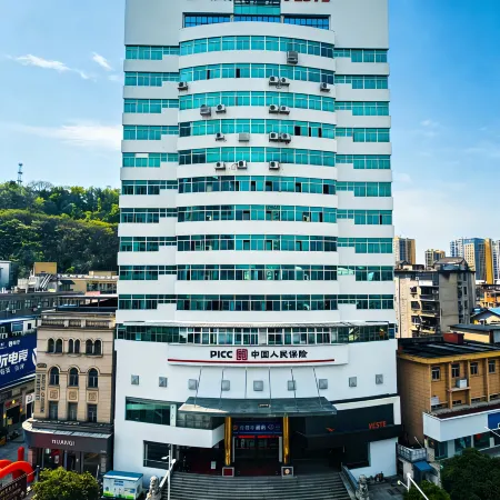 Yeste Hotel (Xianing Hot Spring Road Center Flowerbed Food Street Store)