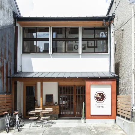 Fukuoka Guesthouse HIVE Отели рядом с достопримечательностью «Hakata Port Bayside Museum»
