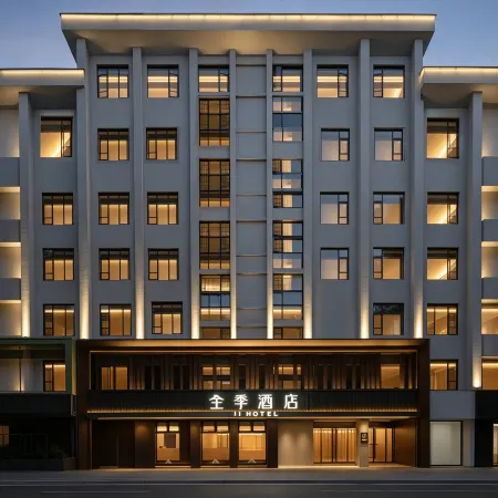 Ji Hotel (Nanchang Bayi Square Wushang Mall)