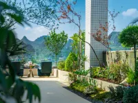 Rezen Chaokong Hotel (Guilin Elephant Trunk Hill Scenic Area Two Rivers and Four Lakes) Hotels near Xiufeng