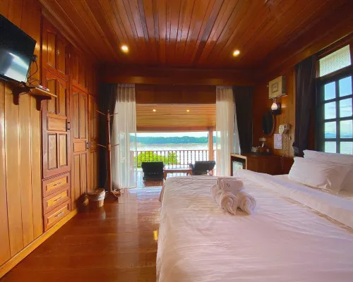 Baansupichaya Hotel チェンカーンのホテル