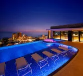RIHGA Royal Resort Okinawa Chatan - 游泳池