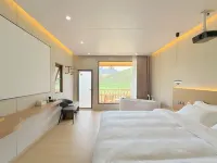 Ge'Nyen Runi Suoyuan · Vacation Apartment - 발코니