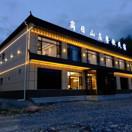 Gangri Villa Gourmet Homestay (Zhagulu Town)