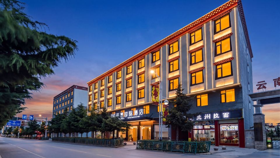 Kaiman International Hotel (Shangri-La Passenger Station)