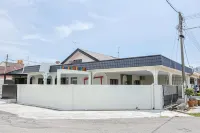 Jonker Street Swimming Pool with Karaoke Villa - Not Only Stay - maisons de vacances