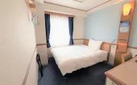 Toyoko Inn Okinawa Naha Kokusai-dori Miebashi-eki - موقف سيارات