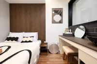 The Shim Hotel Myeonmok - Motels
